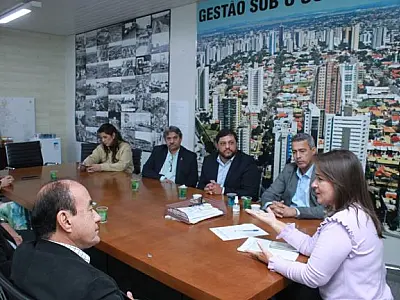 PREFEITA ADRIANE LOPES APRESENTA PROJETOS DE INTEGRAÇÃO E DESENVOLVIMENTO ECONÔMICO À DELEGAÇÃO DO A