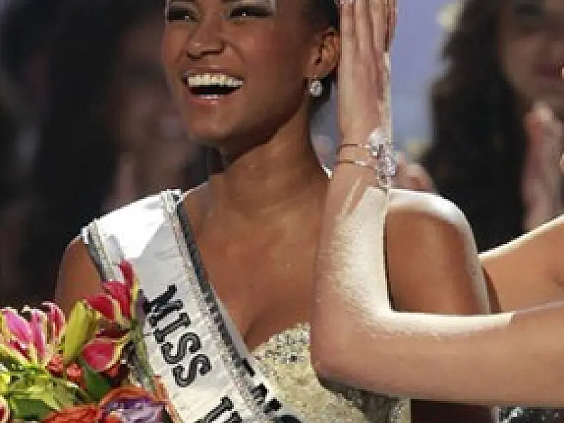 Angolana é eleita Miss Universo, brasileira fica em 3º