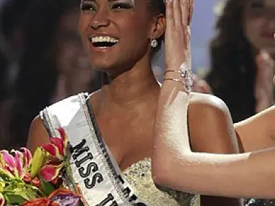 Angolana é eleita Miss Universo, brasileira fica em 3º