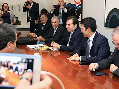 Reinaldo Azambuja busca ministérios para defender pauta do Fórum dos Governadores