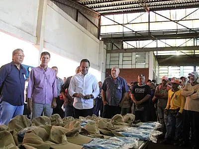Prefeitura entrega equipamentos de segurança a trabalhadores do programa de Inclusão Profissional