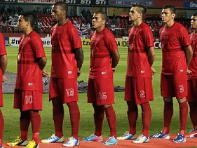 Camisa vermelha do São Paulo sofre críticas, mas vende e agrada diretoria