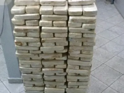 Carreta é apreendida com 262 quilos de pasta base de cocaína