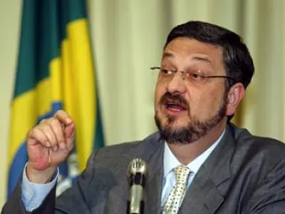 Oposição aprova convocação de Palocci na Câmara
