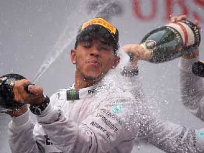 Lewis Hamilton vence com tranquilidade na China