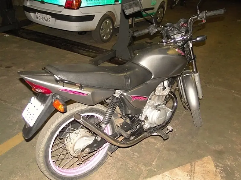 Menor foge com moto de primo com passagens pela polícia