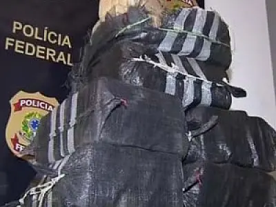 Avião interceptado em MS transportava 350 kg de pasta-base