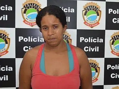Jovem abandona filha de 2 meses sozinha em casa e é presa