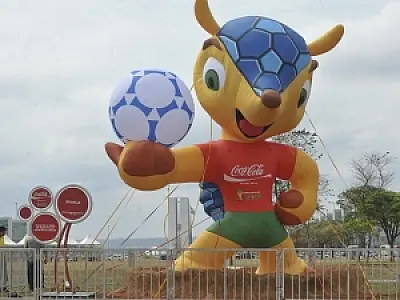 Mascote da Copa de 2014 chega a Brasília
