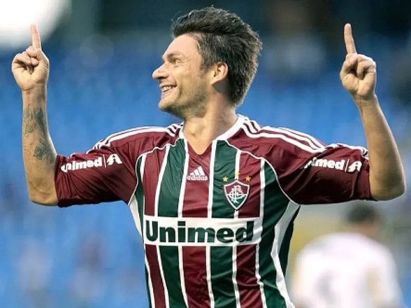 Em segundo tempo espetácular, Flu goleia Botafogo e fica muito próximo do título