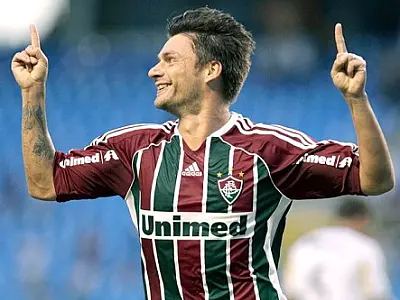 Em segundo tempo espetácular, Flu goleia Botafogo e fica muito próximo do título