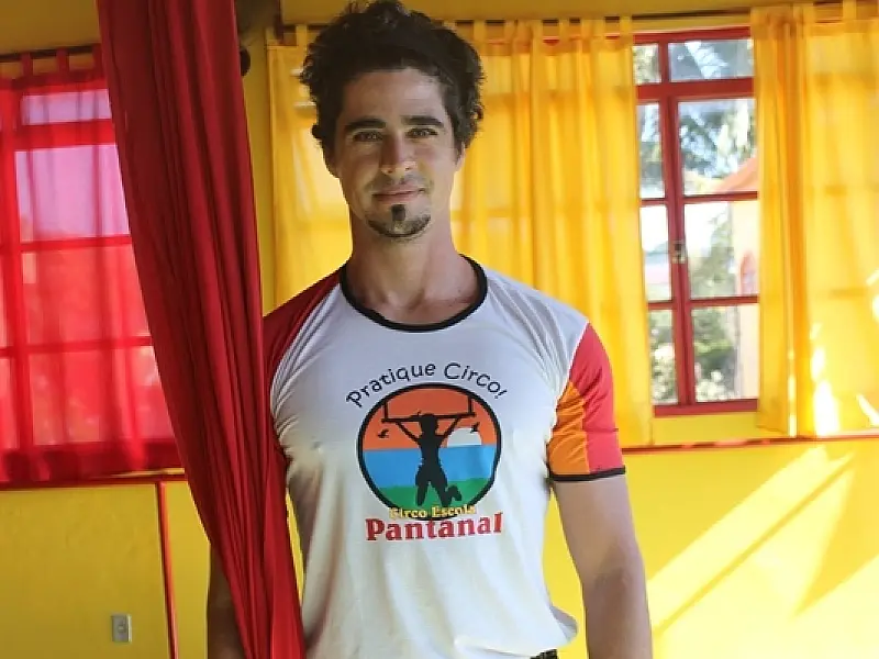 Criador da única escola de circo da Capital, Ulisses Nogueira fala um pouco de seu trabalho