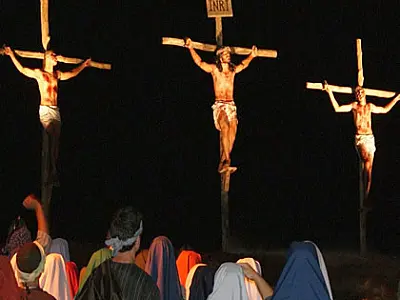 Mais de 200 pessoas encenam a “Paixão de Cristo”
