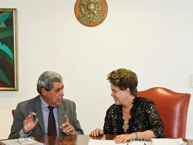 Dilma vai facilitar compra de terras por estrangeiros