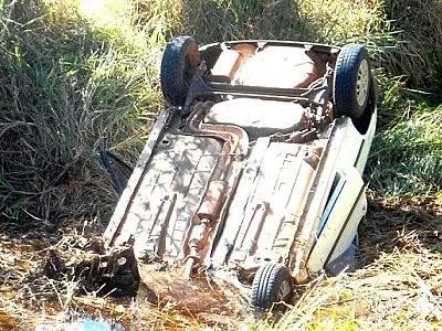 Motorista abandona veículo capotado com 305 kg de maconha