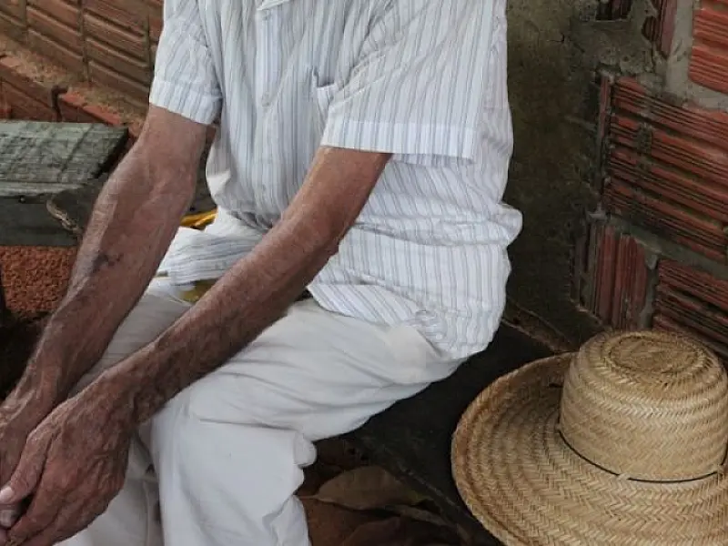 Por drogas, homem agride idoso de 71 anos