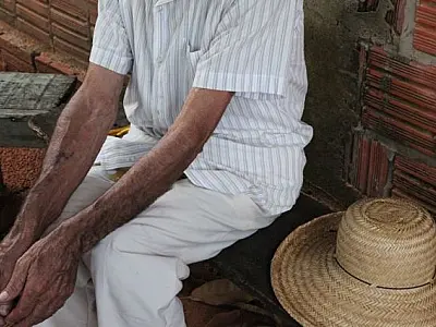 Por drogas, homem agride idoso de 71 anos