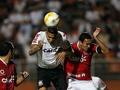 Corinthians vence no paulista; São Paulo perde mas passa para a fase de grupos da Libertadores
