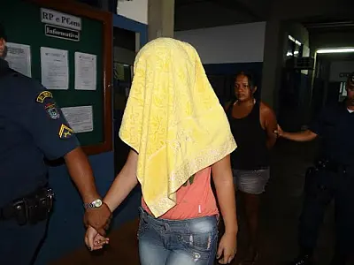 Adolescente é flagrada com cocaína presa ao corpo
