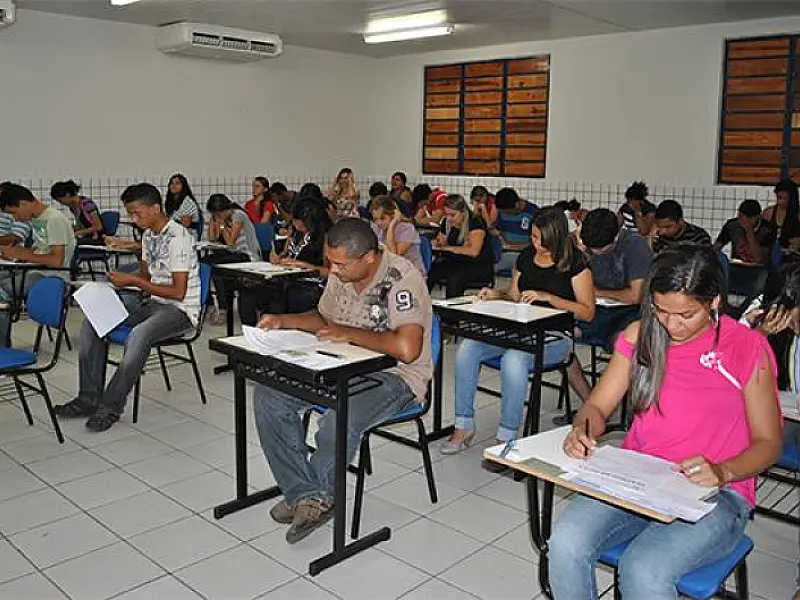 MEC corta mais de 1,2 mil vagas de cursos universitários