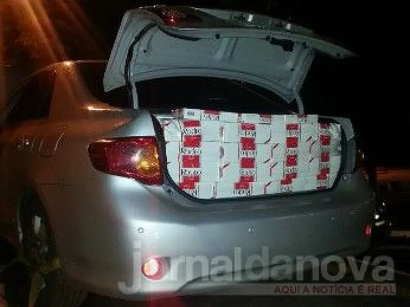 PRF encontra carro roubado e cheio de cigarros
