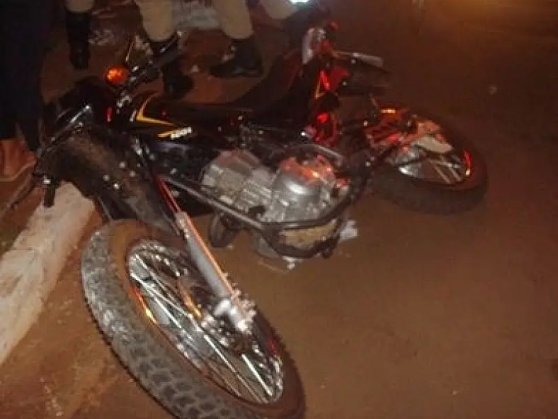 Acidente entre duas motos deixa feridos no interior
