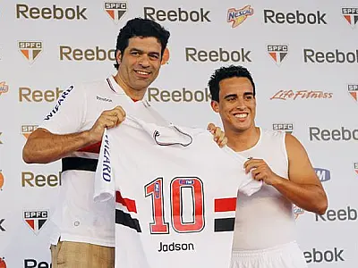 Jadson é apresentado por Raí no São Paulo