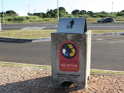 Prefeitura instala lixeiras ecológicas na Orla Morena nesta quinta-feira