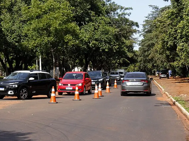 Obra requer atenção redobrada de motoristas na entrada do Parque dos Poderes pela Afonso Pena
