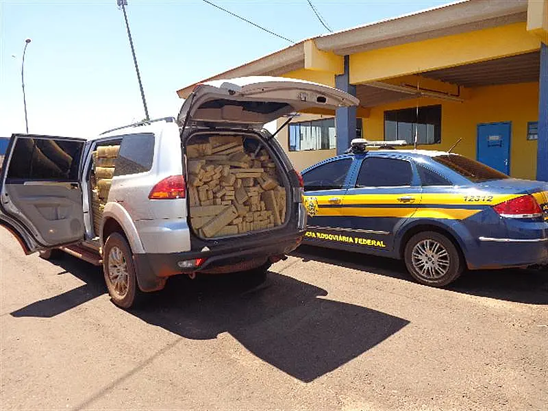 Condutor é preso com carga de maconha e veículo roubado
