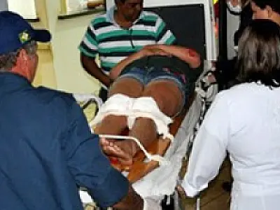 Jovem perde o controle da moto após passar por buraco na MS-376