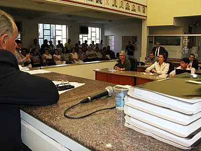 Denúncias de cobranças irregulares, falta de médicos e má gestão de recursos marcam reunião de CPI