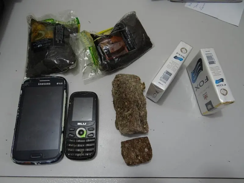 Menores são apreendidos tentando jogar droga na Unei