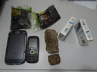 Menores são apreendidos tentando jogar droga na Unei
