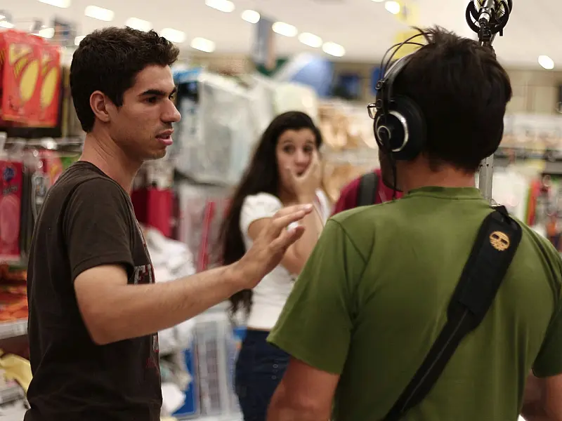 Curta “A TV está ligada” estreia neste final de semana na Capital