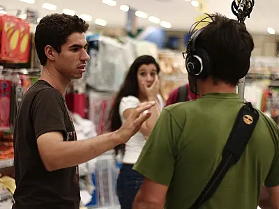 Curta “A TV está ligada” estreia neste final de semana na Capital