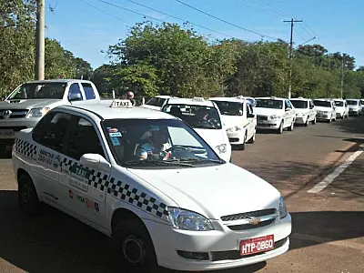 Taxistas fazem “buzinaço” em homenagem ao colega morto