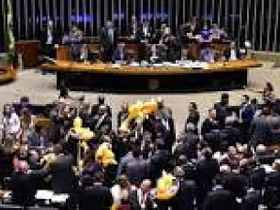 Câmara aprova projeto que libera terceirização de atividades nas empresas