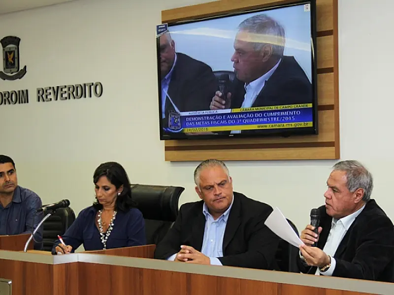 Secretário de finanças presta contas do 3º quadrimestre 2015 na Câmara Municipal