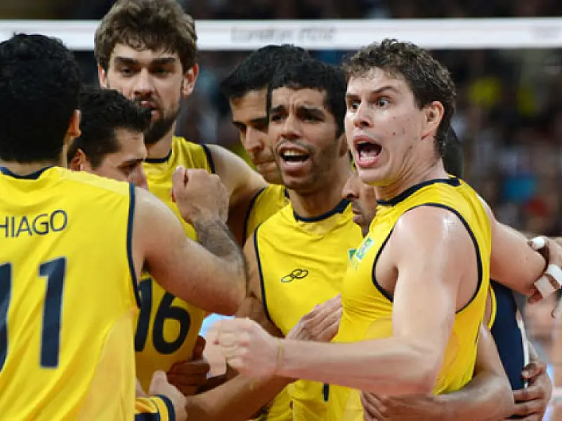 Brasil atropela Argentina e se classifica para semifinal