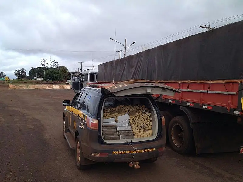 Mais de 306 kg de maconha é apreendida pela PRF na BR-163