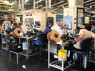 Produção industrial cresce 0,2% de setembro para outubro, diz IBGE