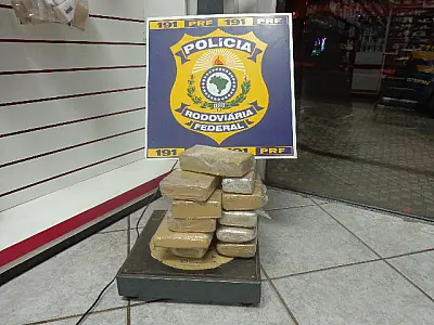 PRF prende servente transportando 11 quilos de maconha em Coxim