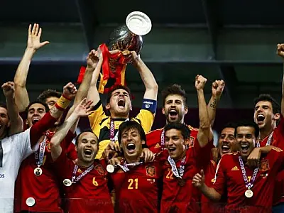 Espanha goleia Itália e leva pela segunda vez o título da Eurocopa