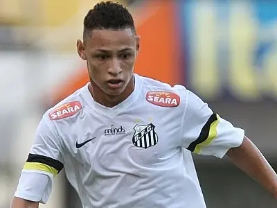 Santos vira lanterna do Brasileiro e precisa de vitória em confronto direto