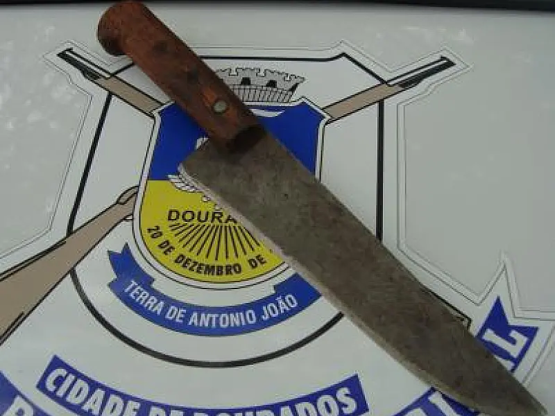 Menores tentam assaltar homem em WC de praça em Dourados