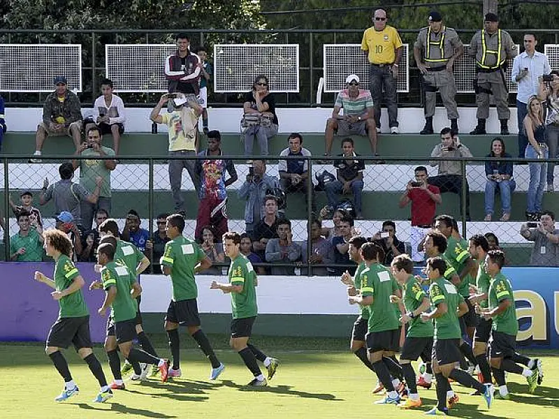 Seleção faz 1º treino aberto ao público em Goiânia