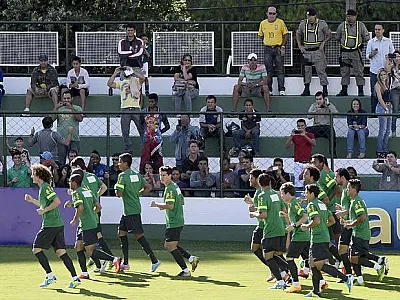 Seleção faz 1º treino aberto ao público em Goiânia