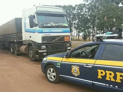 PRF apreende carreta com ácido corrosivo sem autorização na 163