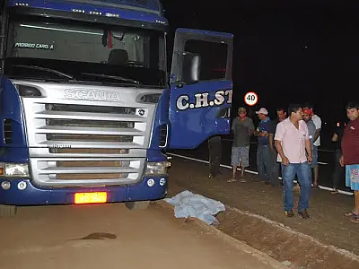 Homem morre ao descer de caminhão em Dourados